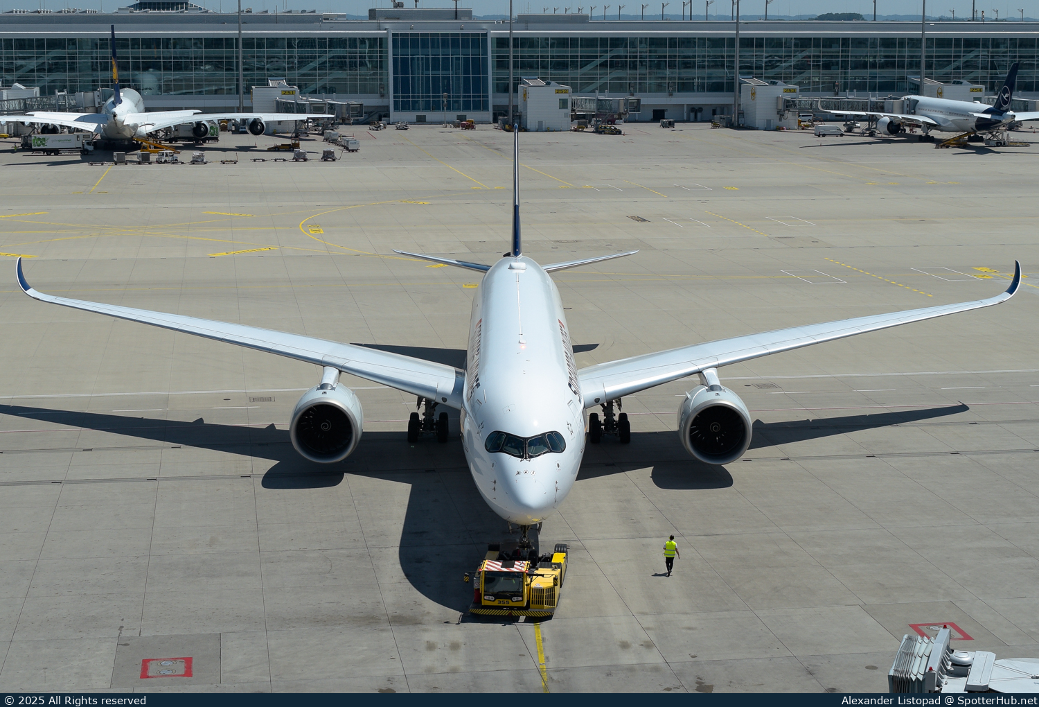 Photo of 9V-SMC - Airbus A350-941 operated by Singapore Airlines