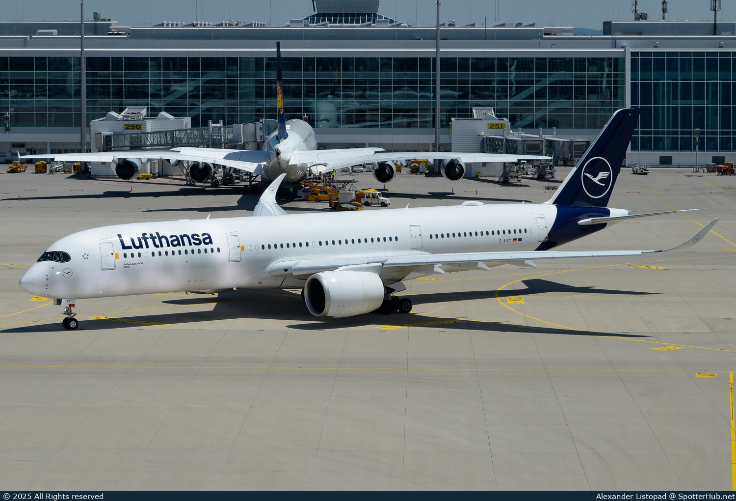 Photo of D-AIXY - Airbus A350-941 operated by Lufthansa