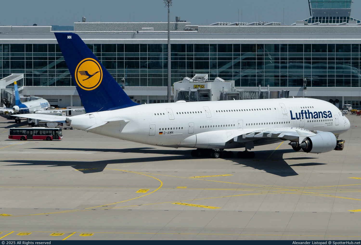 Photo of D-AIMN - Airbus A380-841 operated by Lufthansa