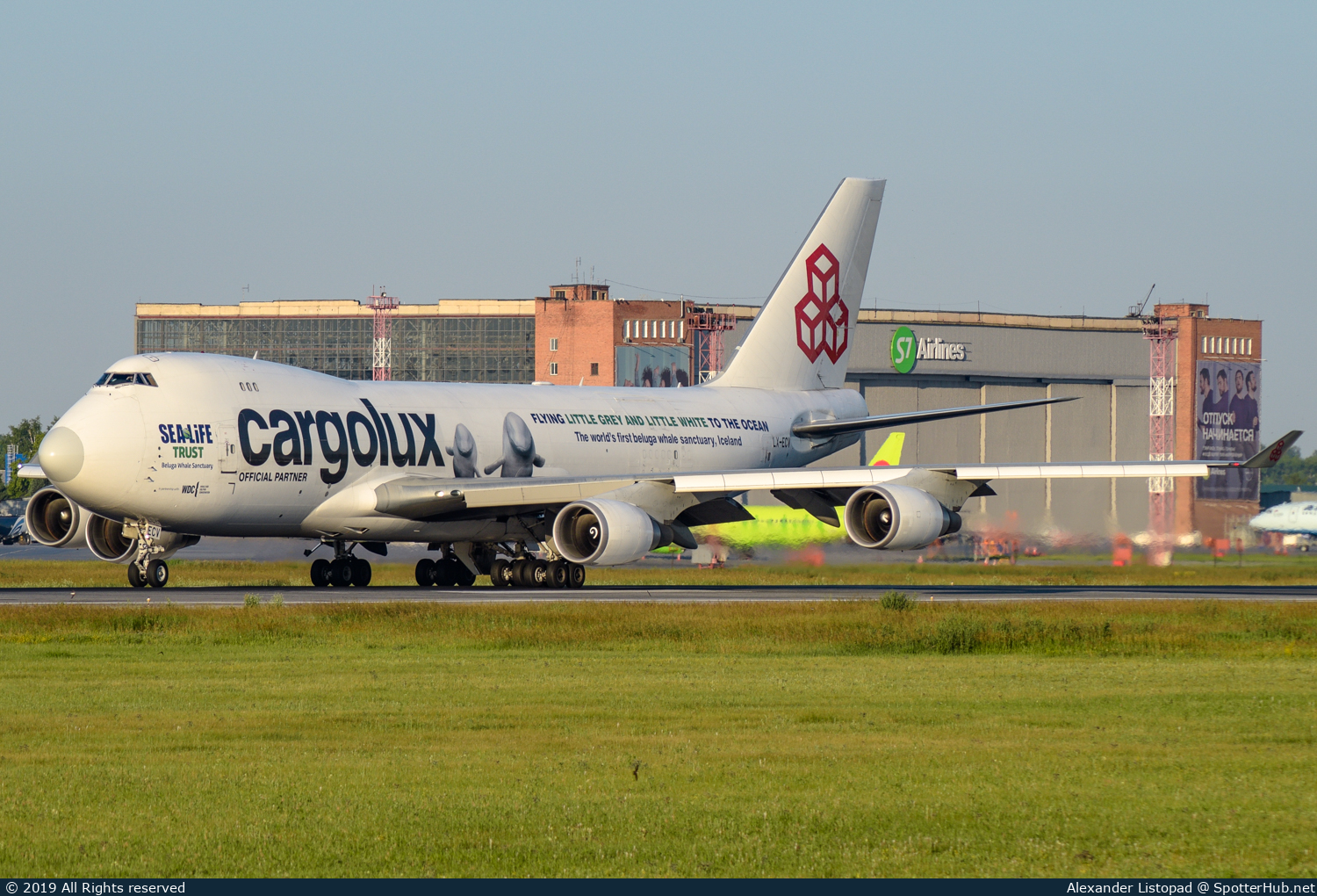 Photo of LX-ECV - Boeing 747-4HQF(ER) operated by Cargolux