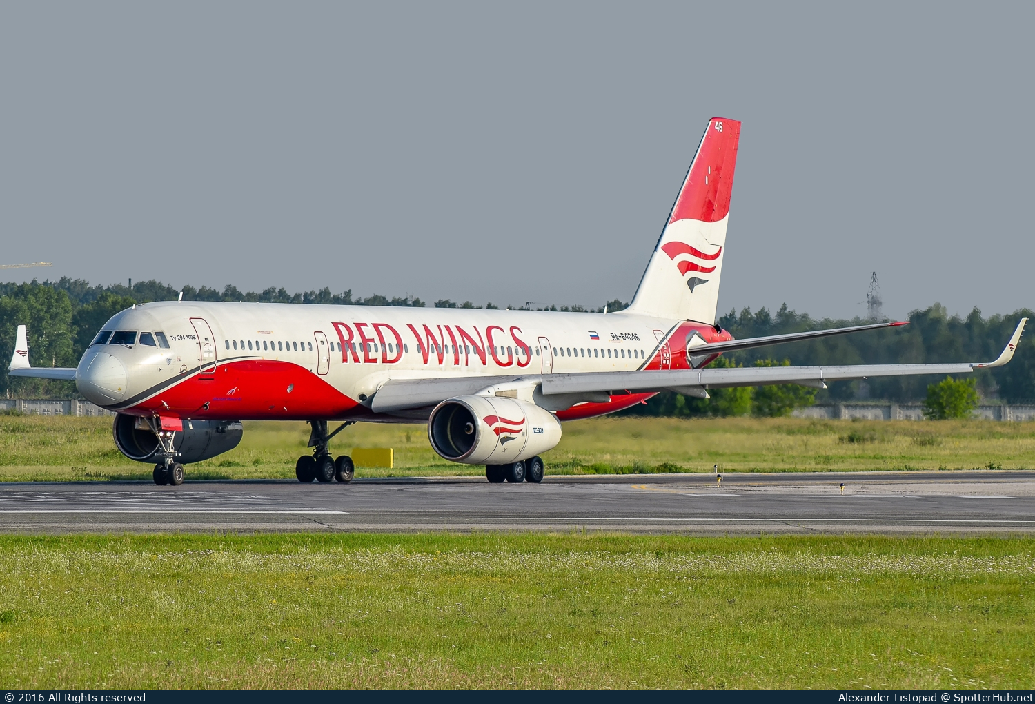 Photo of RA-64046 - Tupolev Tu-204-100B operated by Red Wings