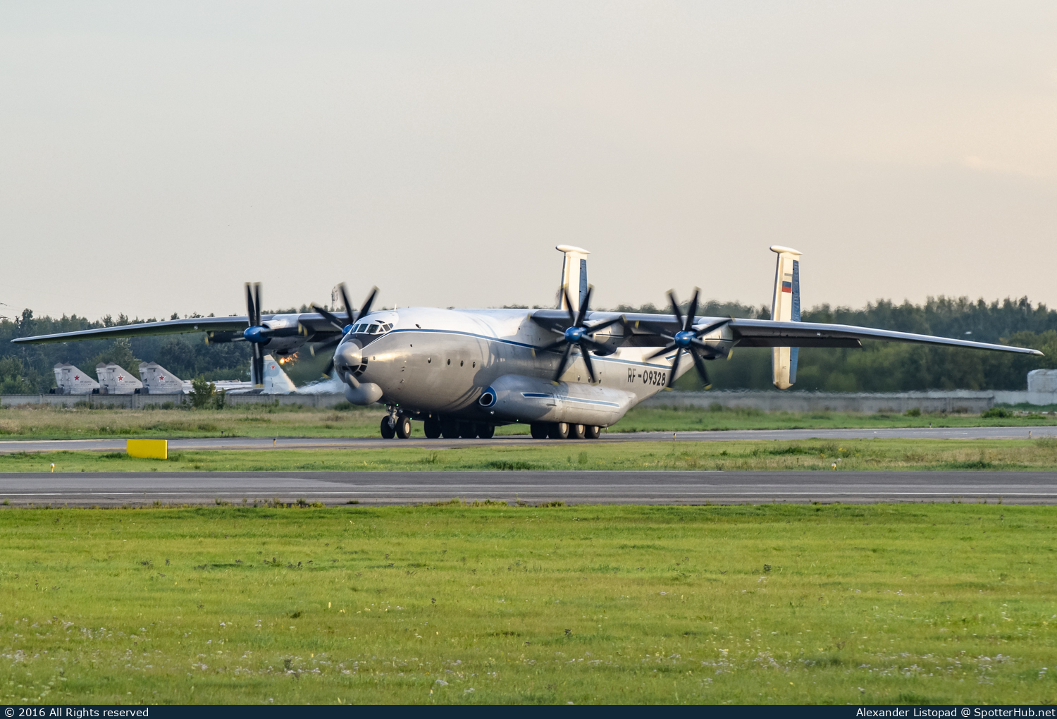 Photo of RF-09328 - Antonov An-22A operated by Russian Air Force