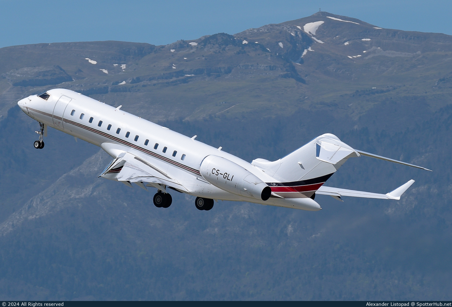 Photo of CS-GLI - Bombardier Global 6500 operated by NetJets Europe