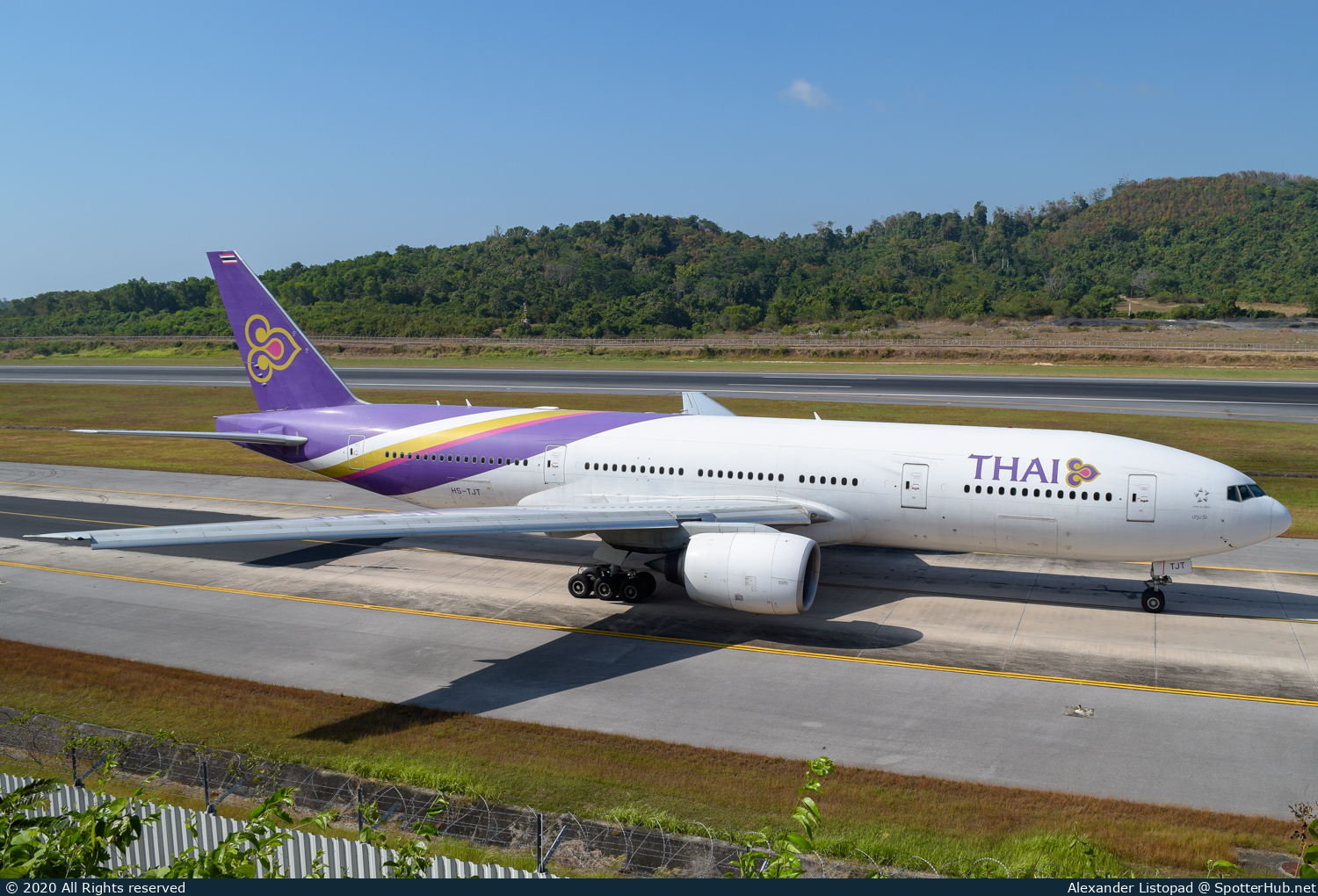 Photo of HS-TJT - Boeing 777-2D7(ER) operated by Thai Airways International