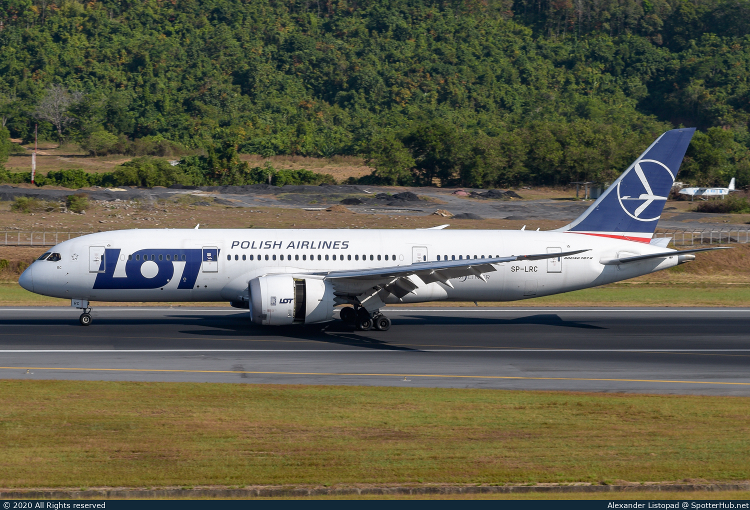 Photo of SP-LRC - Boeing 787-8 Dreamliner operated by LOT Polish Airlines