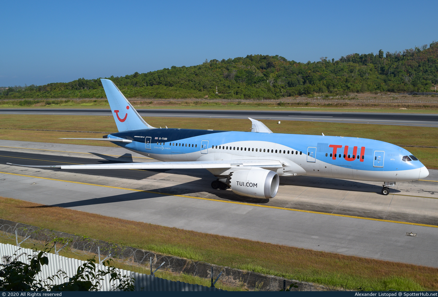 Photo of G-TUIB - Boeing 787-8 Dreamliner operated by TUI Airways