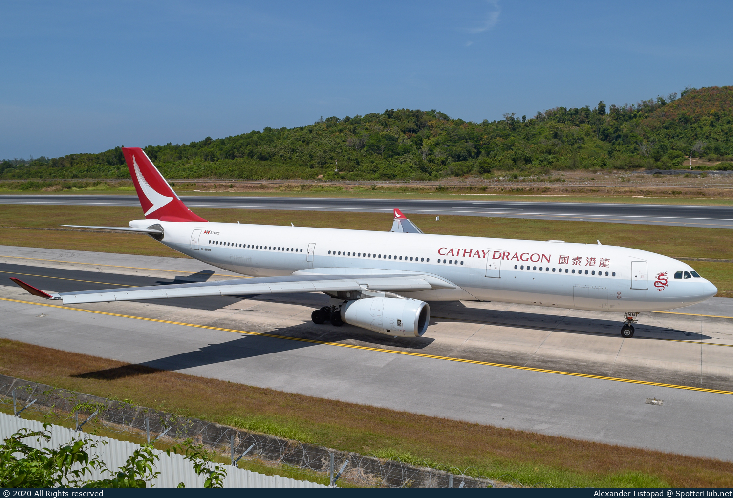 Photo of B-HWM - Airbus A330-343 operated by Cathay Dragon