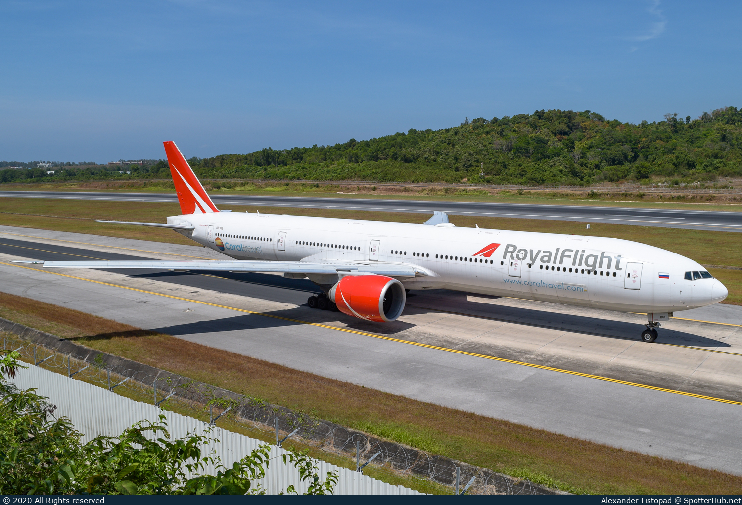 Photo of VQ-BGL - Boeing 777-31H(ER) operated by Royal Flight