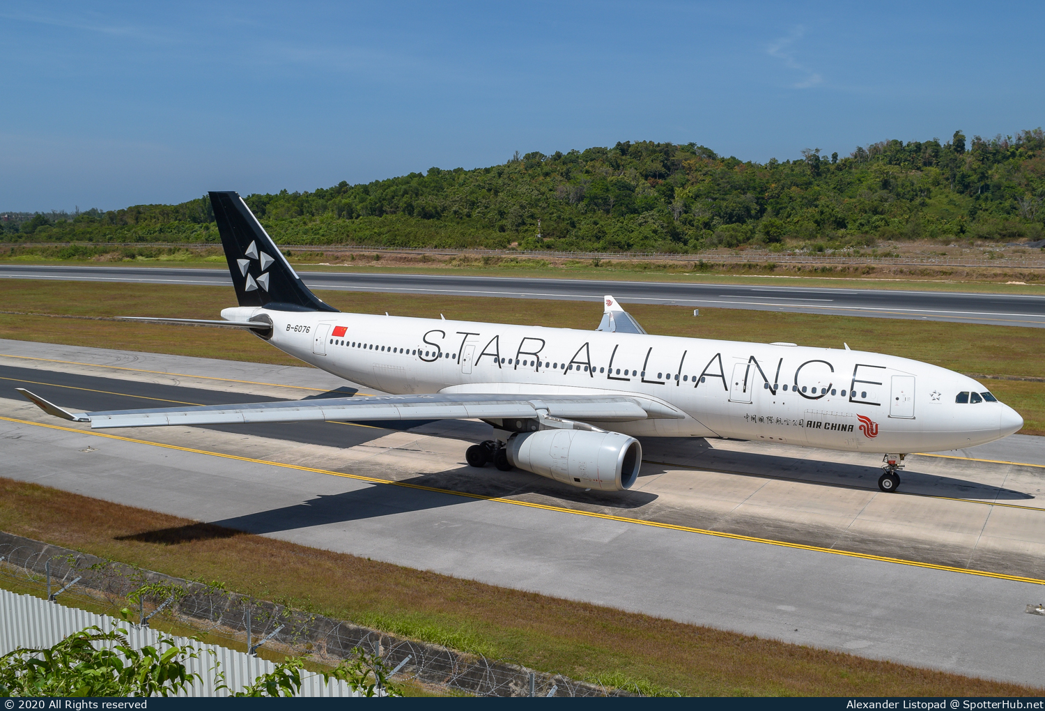 Photo of B-6076 - Airbus A330-243 operated by Air China