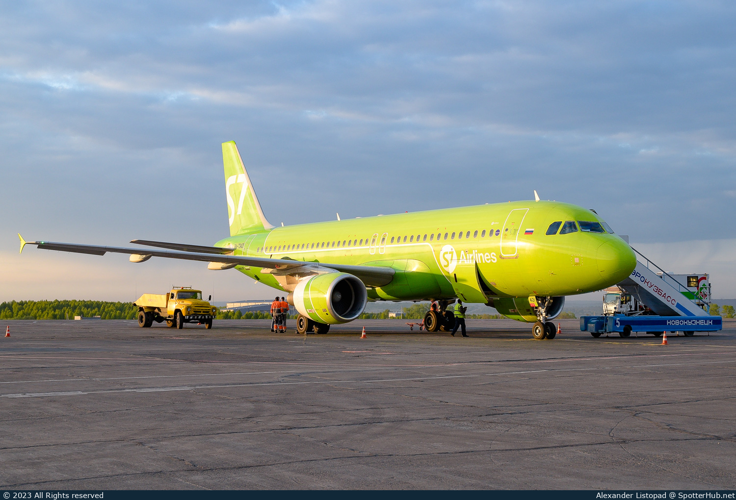 Photo of RA-73421 - Airbus A320-214 operated by S7 Airlines