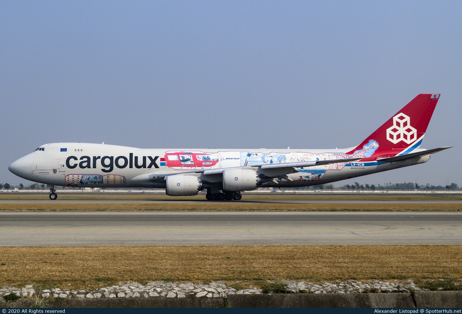 Photo of LX-VCM - Boeing 747-8R7F operated by Cargolux