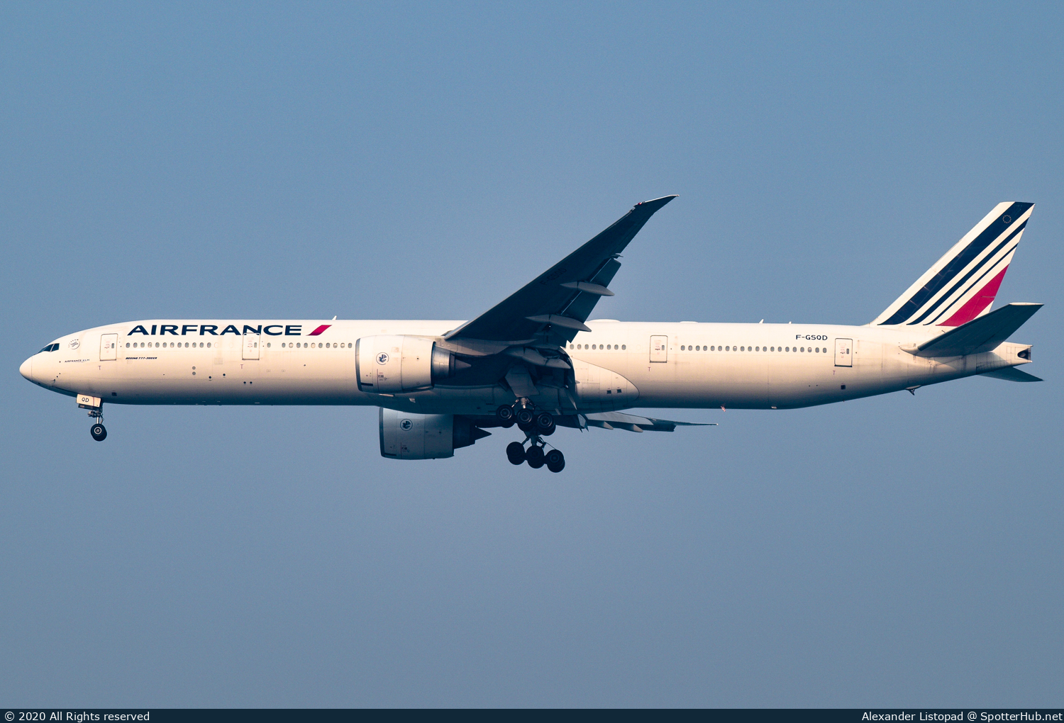 Photo of F-GSQD - Boeing 777-328(ER) operated by Air France