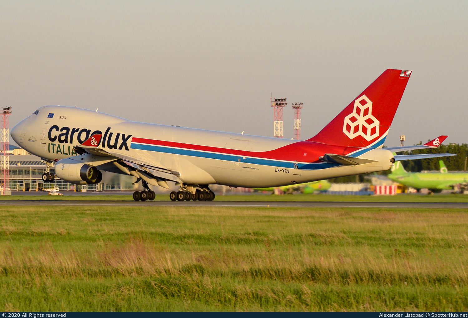 Photo of LX-YCV - Boeing 747-4R7F operated by Cargolux Italia