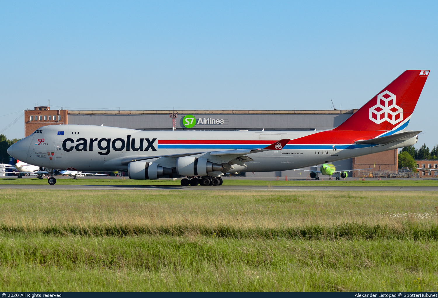 Photo of LX-LCL - Boeing 747-4HAF(ER) operated by Cargolux