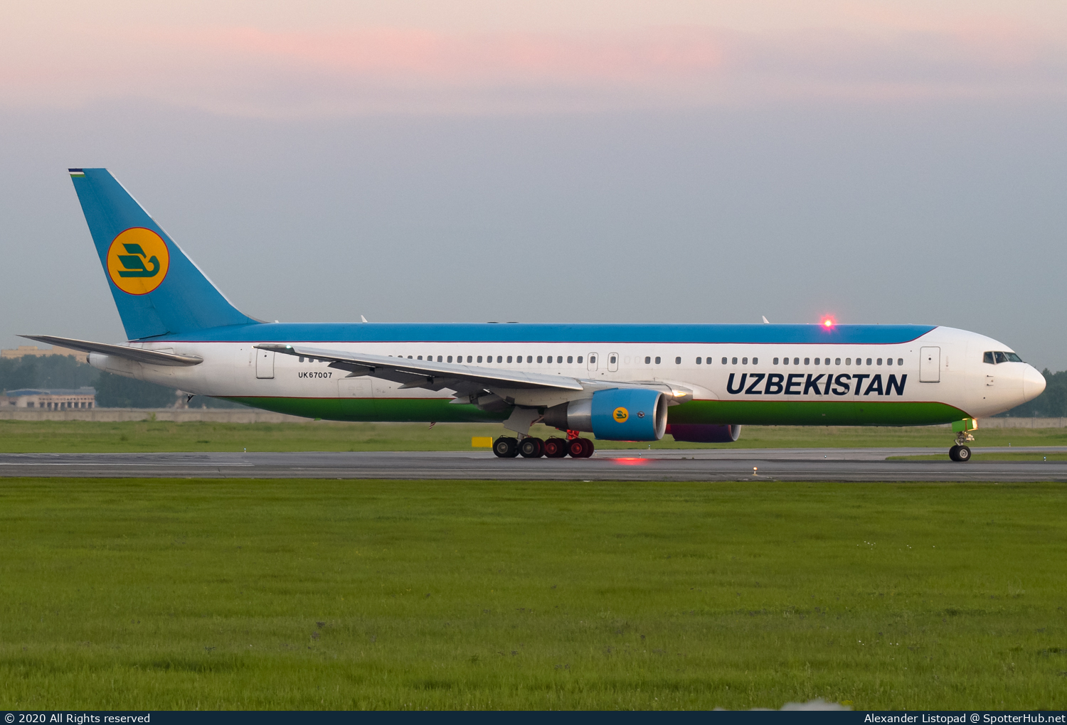 Photo of UK67007 - Boeing 767-3CB(ER) operated by Uzbekistan Airways
