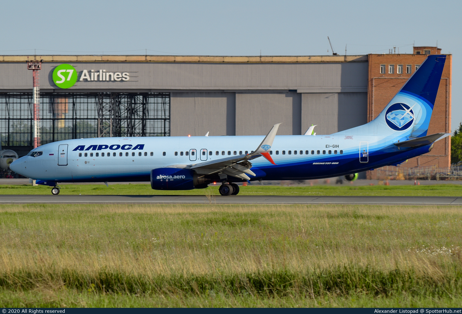Photo of EI-GIH - Boeing 737-86N operated by Alrosa Airlines