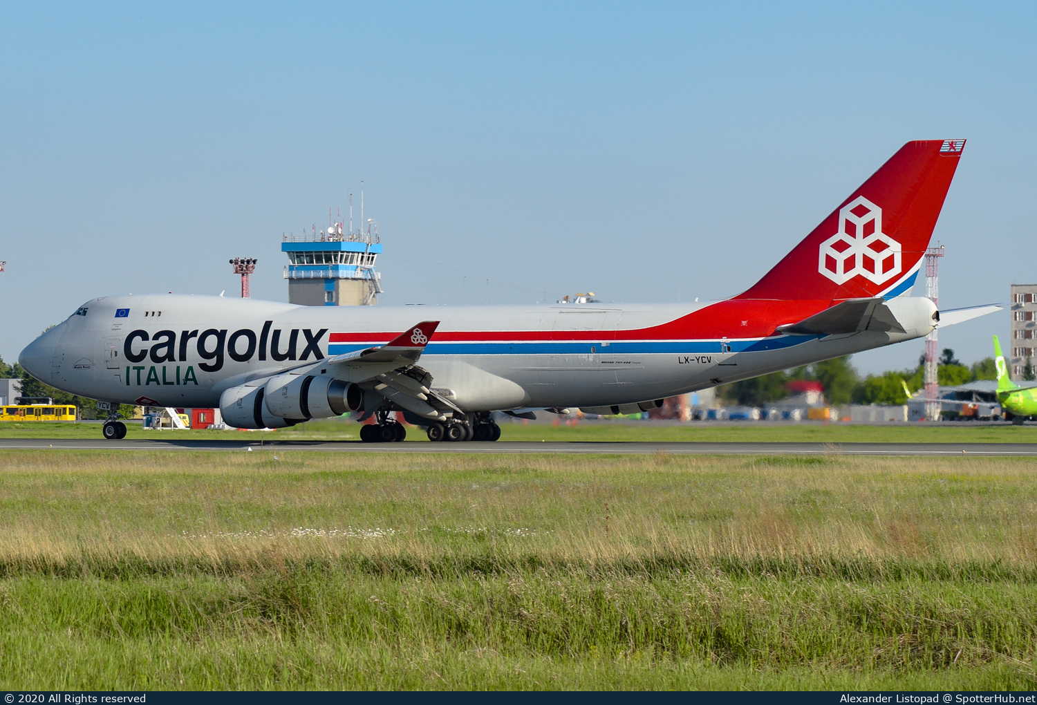 Photo of LX-YCV - Boeing 747-4R7F operated by Cargolux Italia