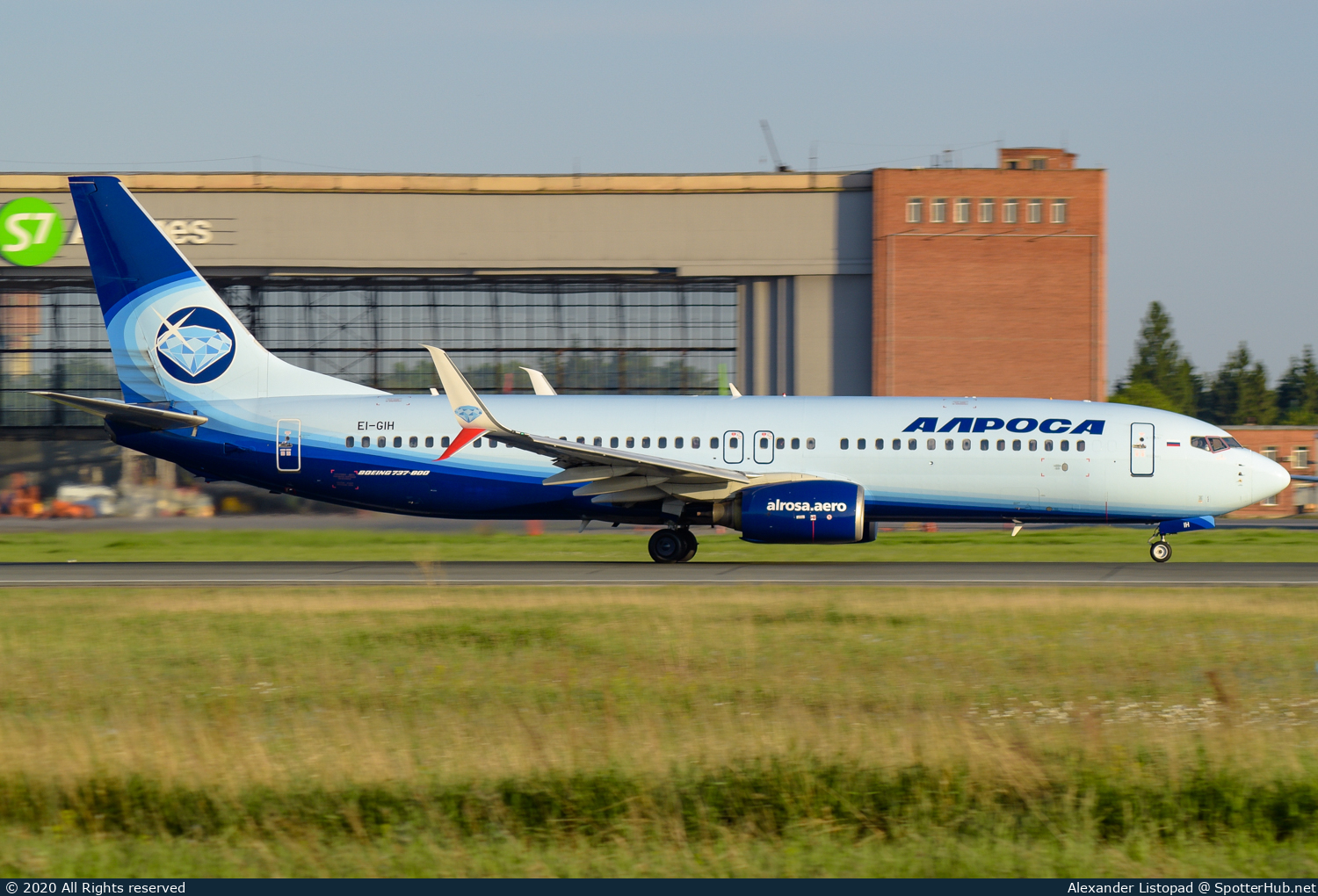 Photo of EI-GIH - Boeing 737-86N operated by Alrosa Airlines