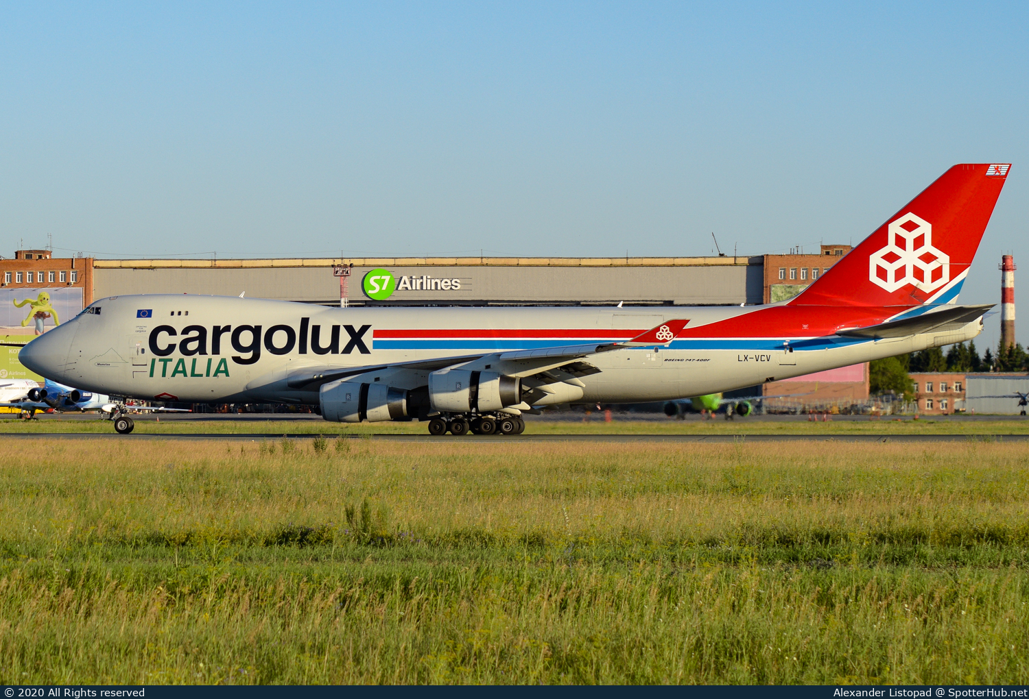 Photo of LX-VCV - Boeing 747-4R7F operated by Cargolux Italia