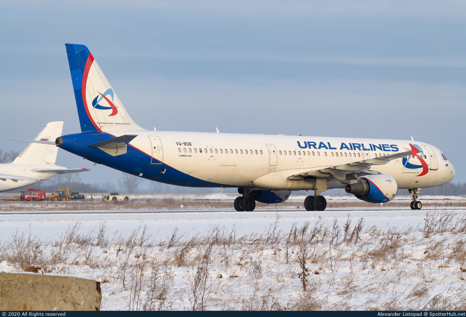 Photo of VQ-BOB - Airbus A321-211 operated by Ural Airlines