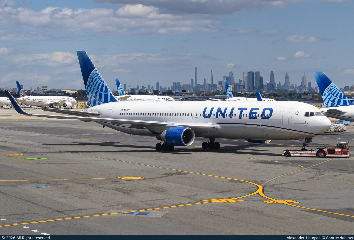 Photo of N671UA - Boeing 767-322(ER) operated by United Airlines