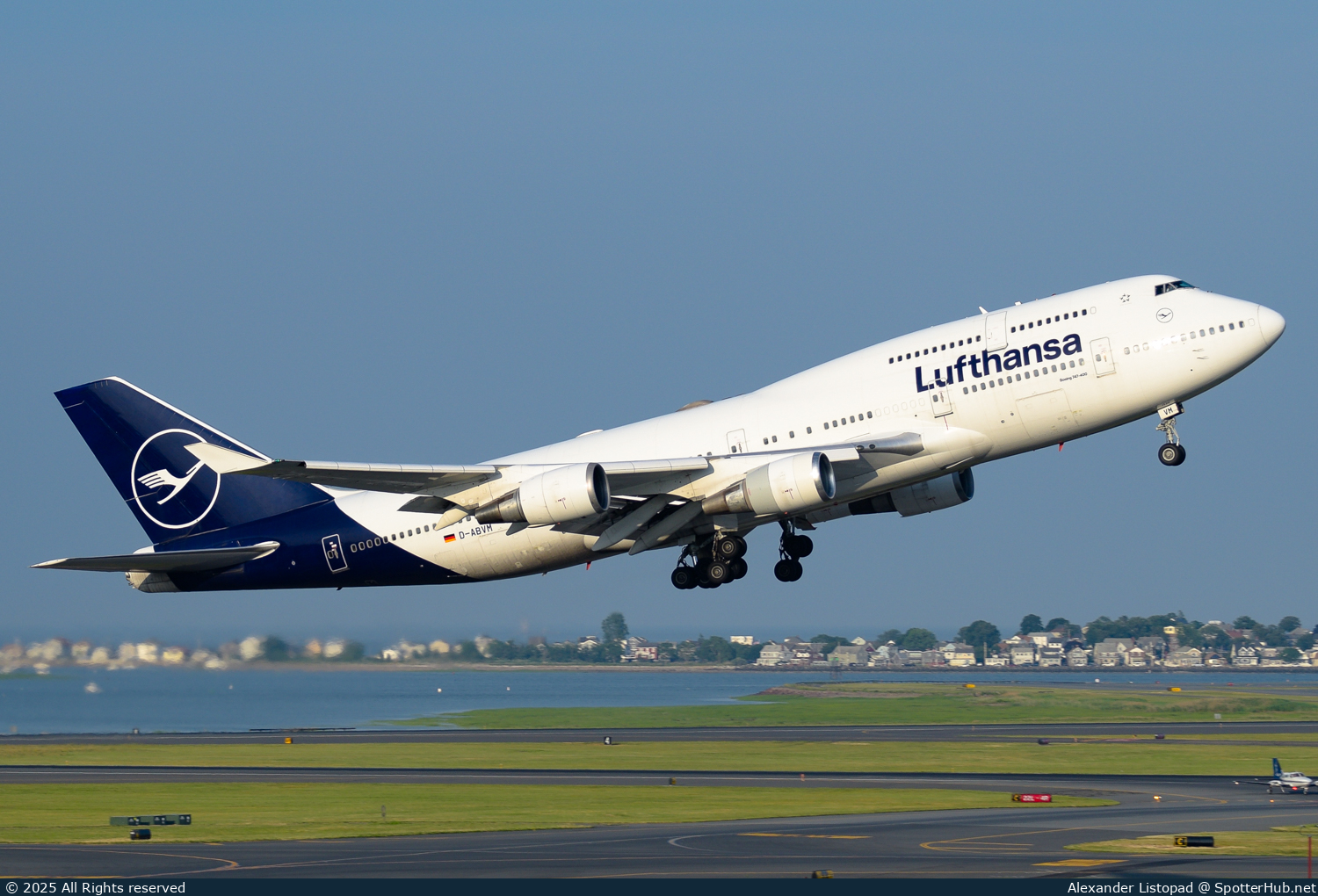 Photo of D-ABVM - Boeing 747-430 operated by Lufthansa