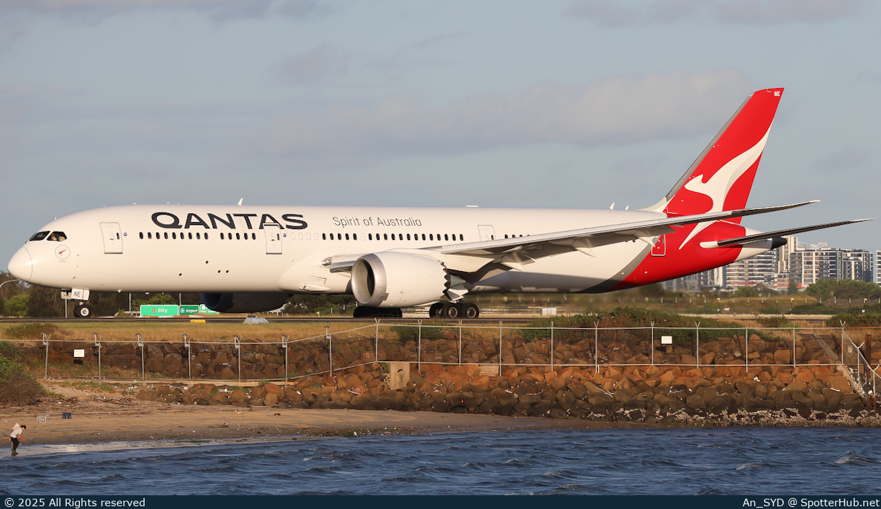 Photo of VH-ZNE - Boeing 787-9 Dreamliner operated by Qantas