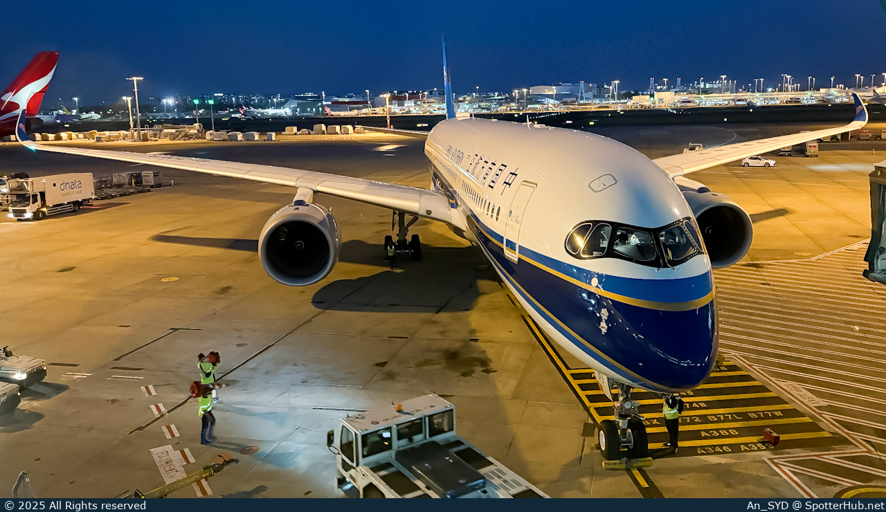 Photo of B-30F9 - Airbus A350-941 at Kingsford Smith