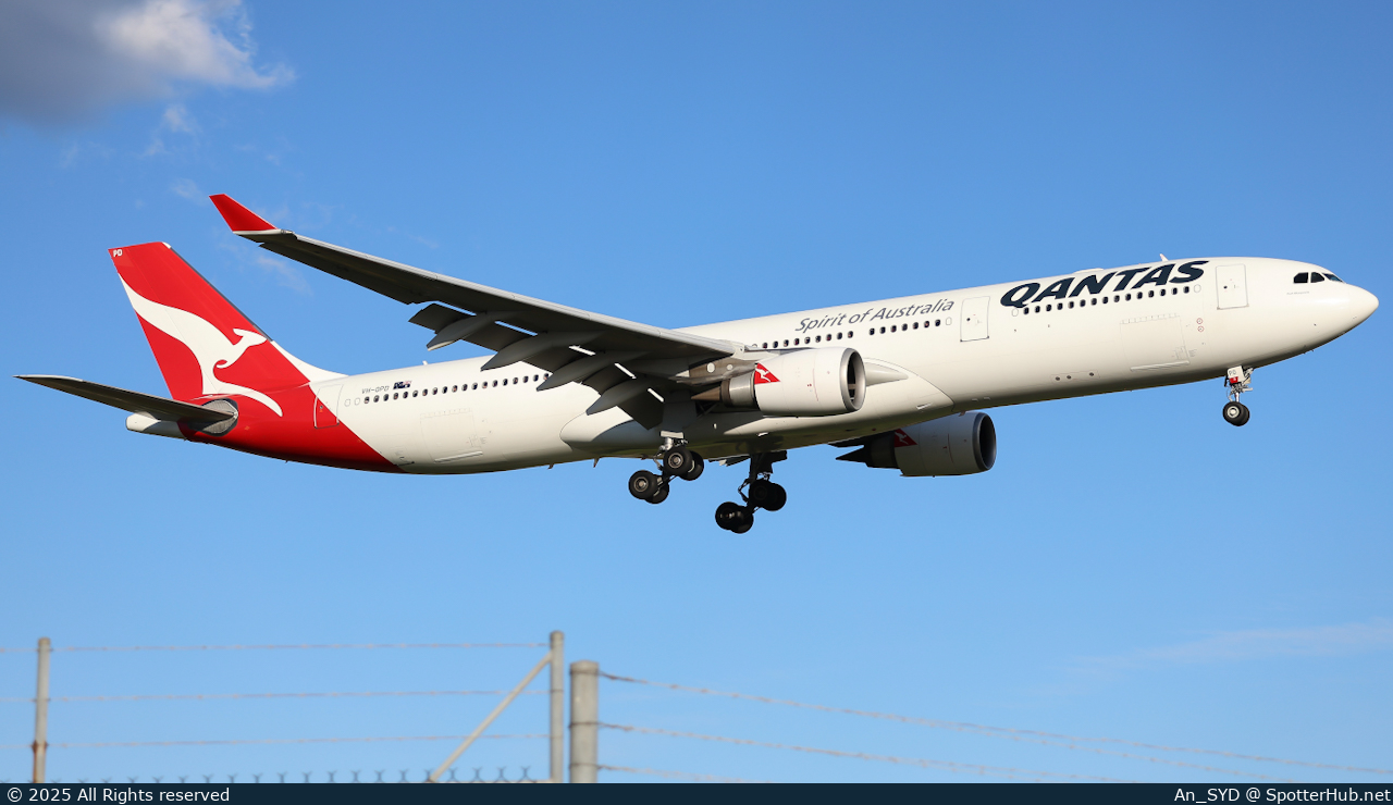 Photo of VH-QPD - Airbus A330-303 operated by Qantas