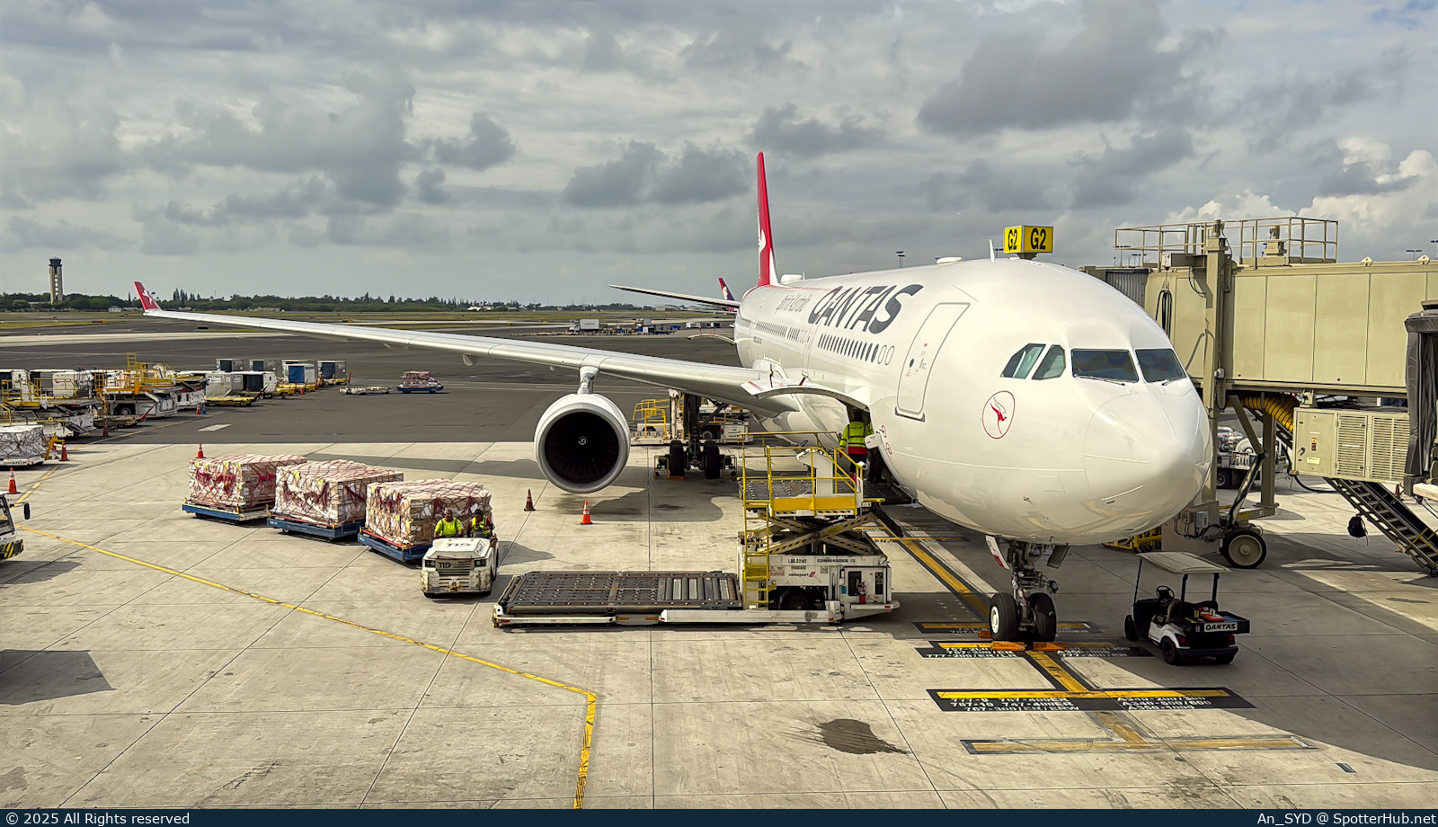 Photo of VH-QPL - Airbus A330-302 operated by Qantas
