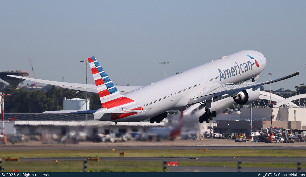 Photo of N726AN - Boeing 777-323(ER) operated by American Airlines