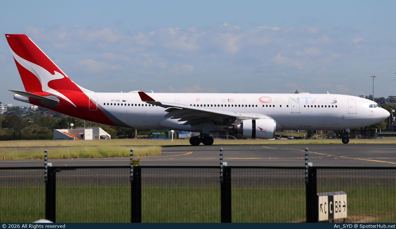 Photo of VH-EBL - Airbus A330-203 operated by Qantas