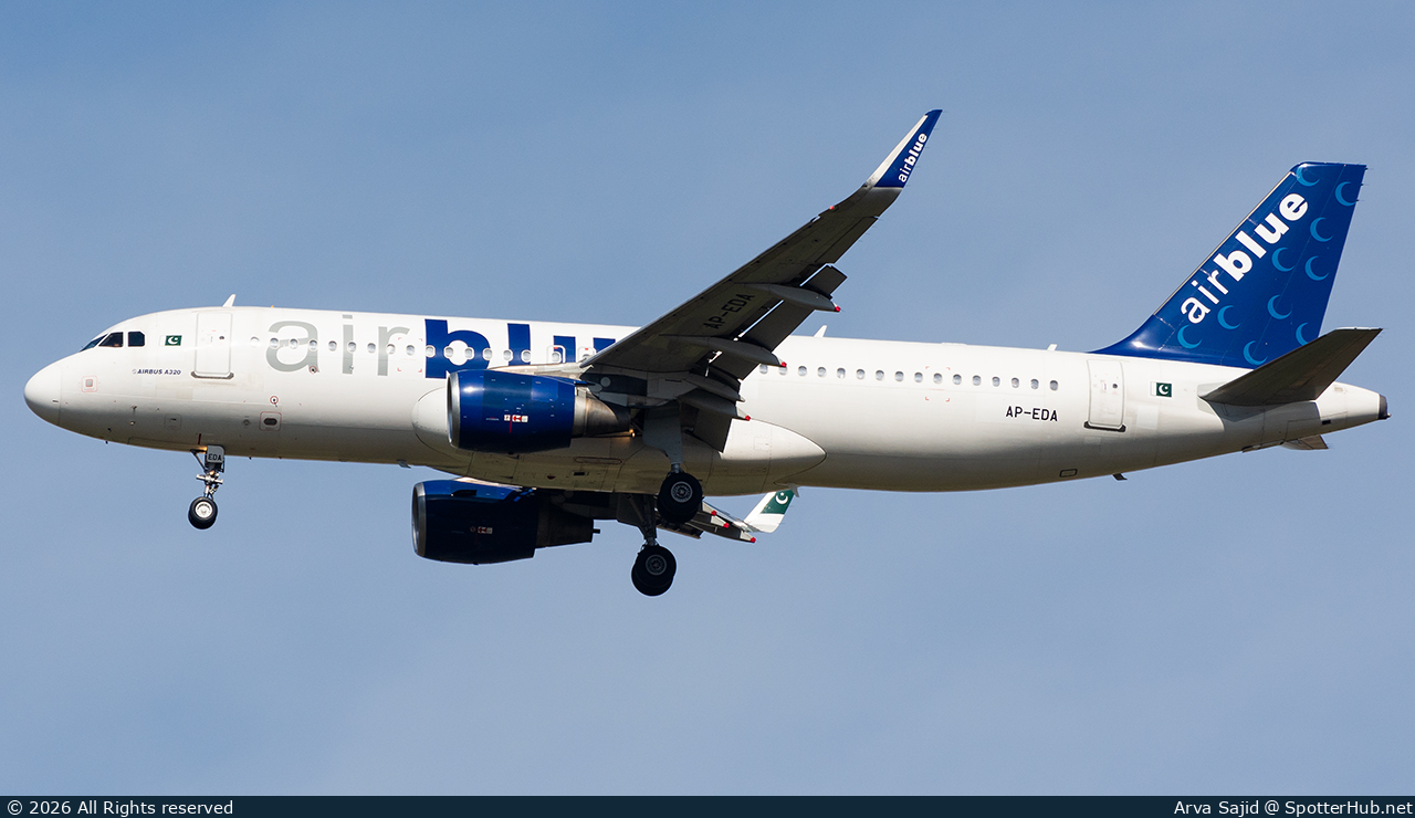 Photo of AP-EDA - Airbus A320-214 operated by Airblue