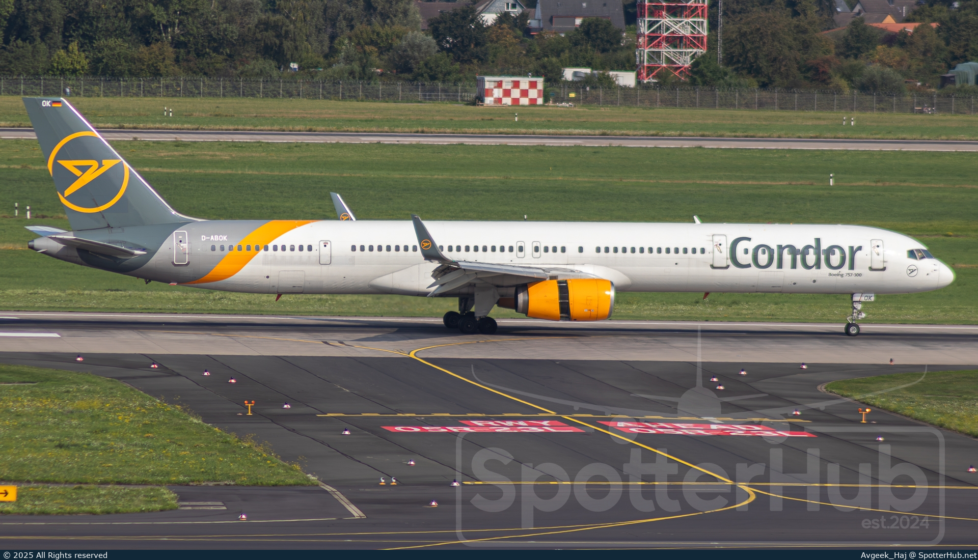 Photo of D-ABOK - Boeing 757-330 operated by Condor