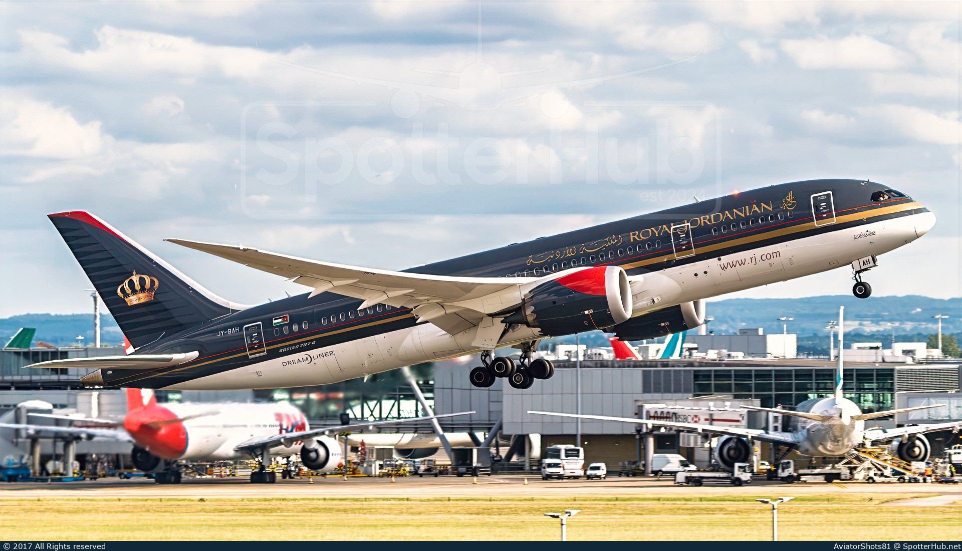 Photo of JY-BAH - Boeing 787-8 Dreamliner operated by Royal Jordanian Airlines