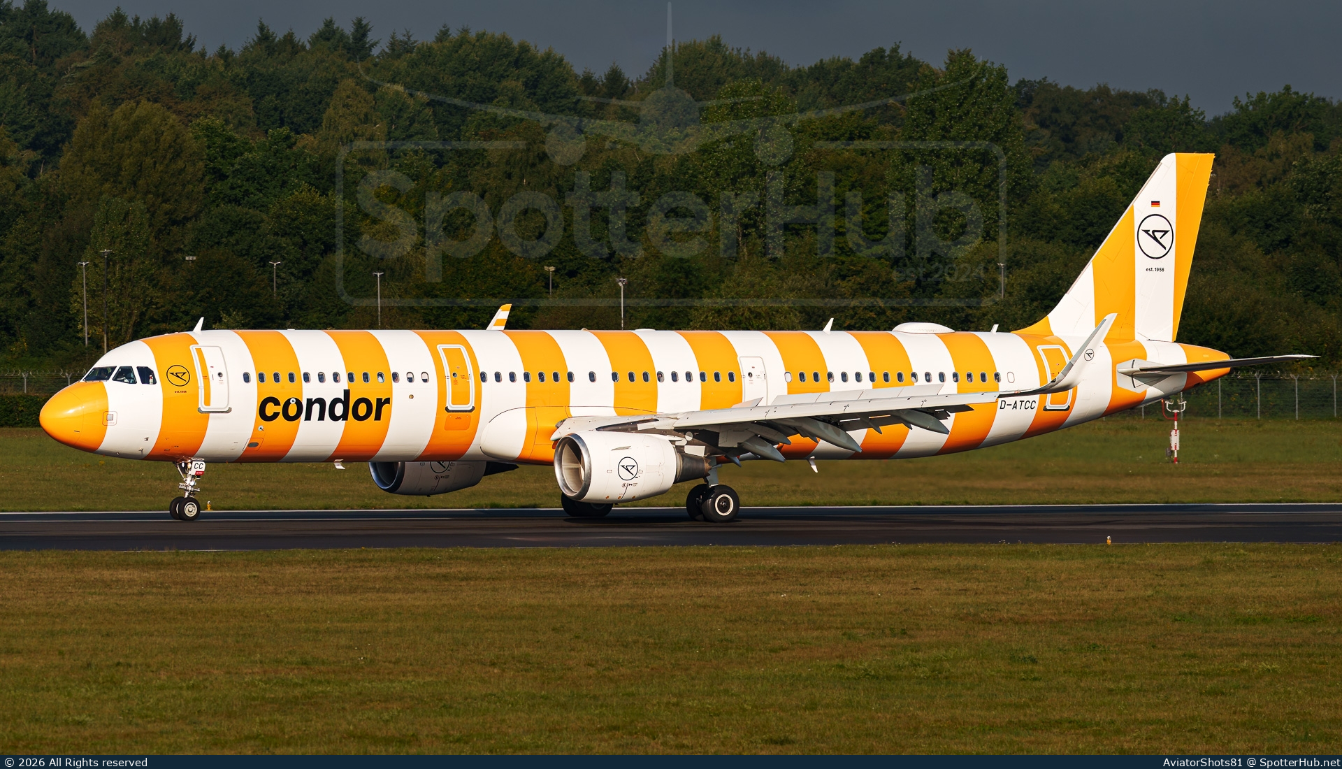 Photo of D-ATCC - Airbus A321-211 operated by Condor