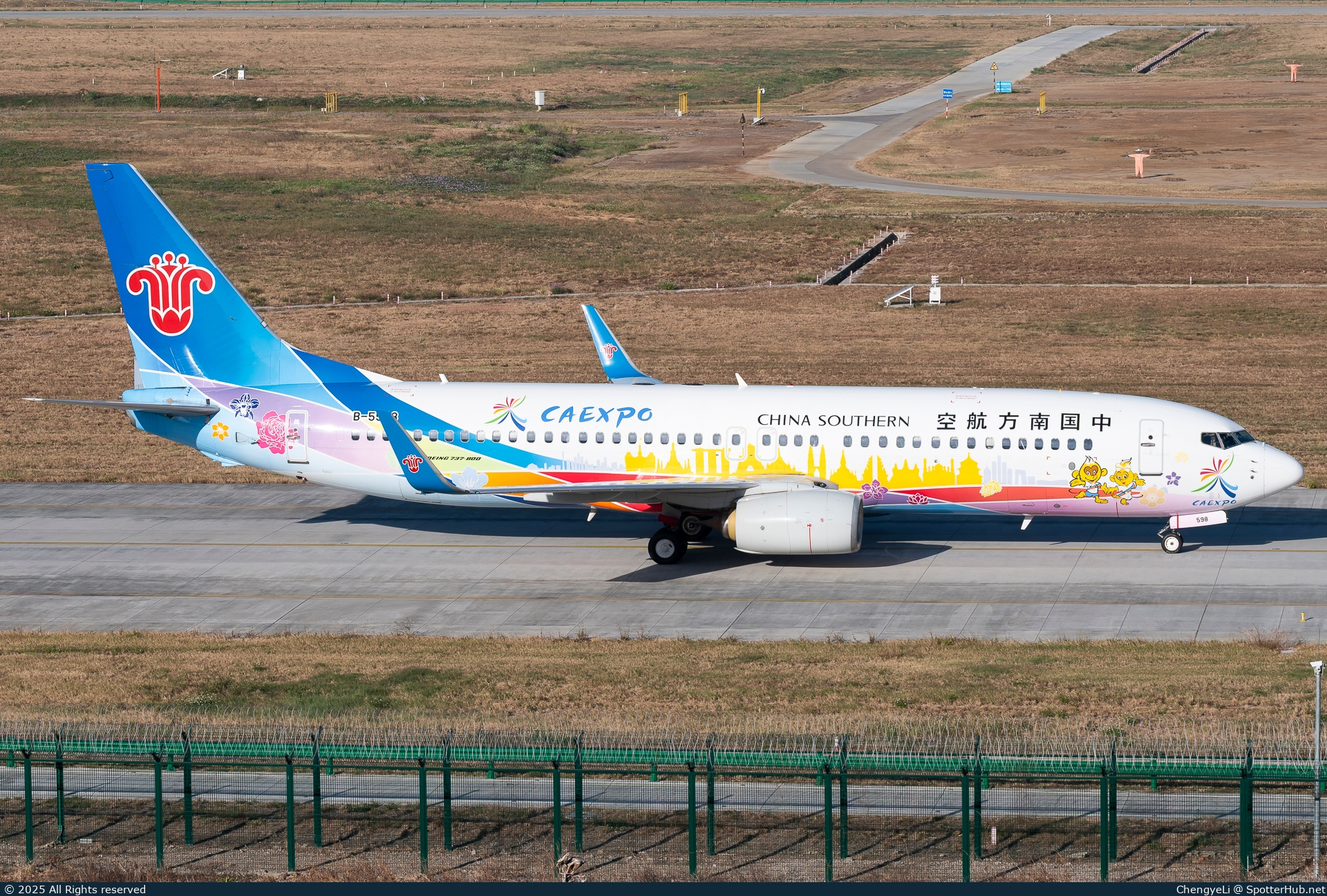 Photo of B-5598 - Boeing 737-86J operated by China Southern Airlines