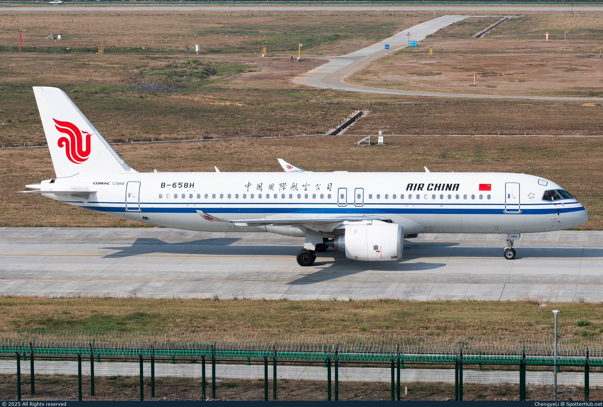 Photo of B-658H - COMAC C919-100ER operated by Air China