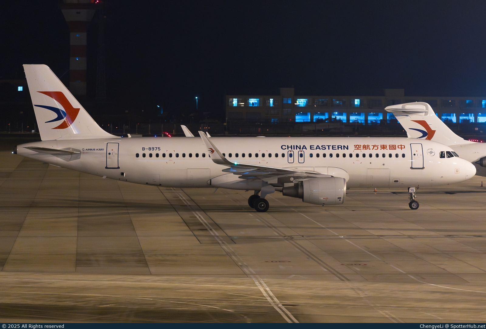 Photo of B-8975 - Airbus A320-214 operated by China Eastern Airlines