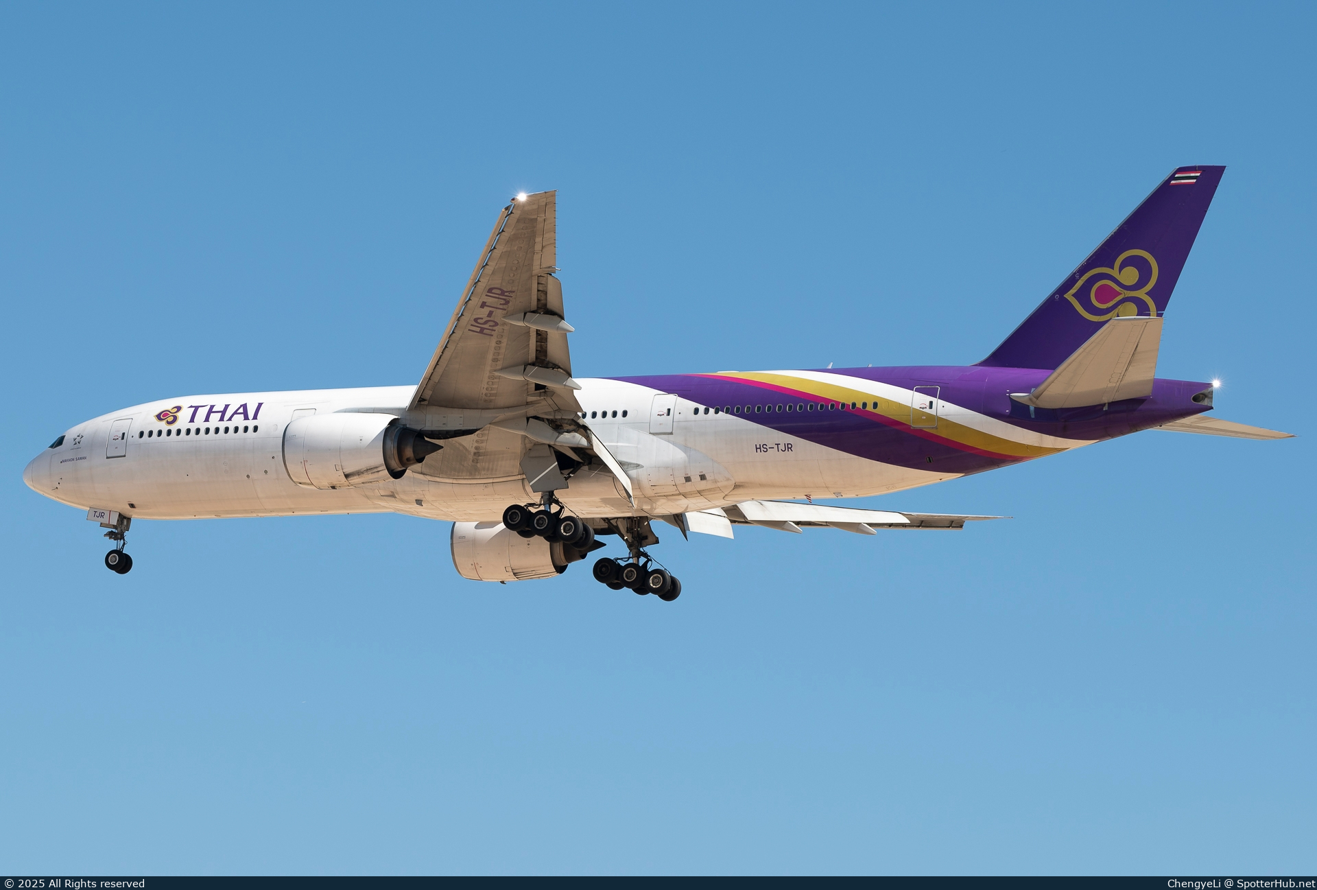 Photo of HS-TJR - Boeing 777-2D7(ER) operated by Thai Airways International