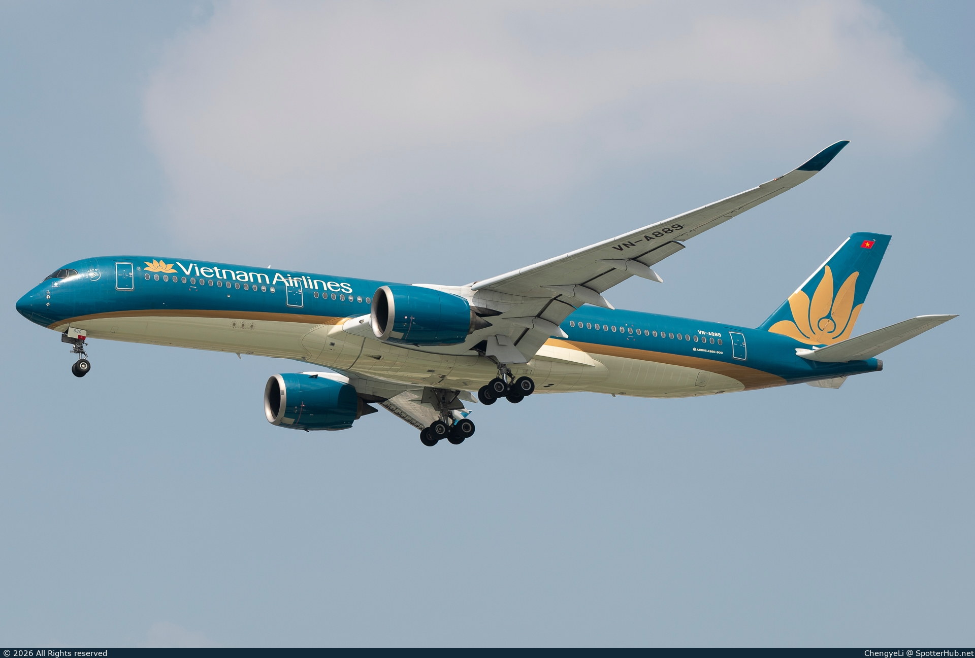 Photo of VN-A889 - Airbus A350-941 operated by Vietnam Airlines