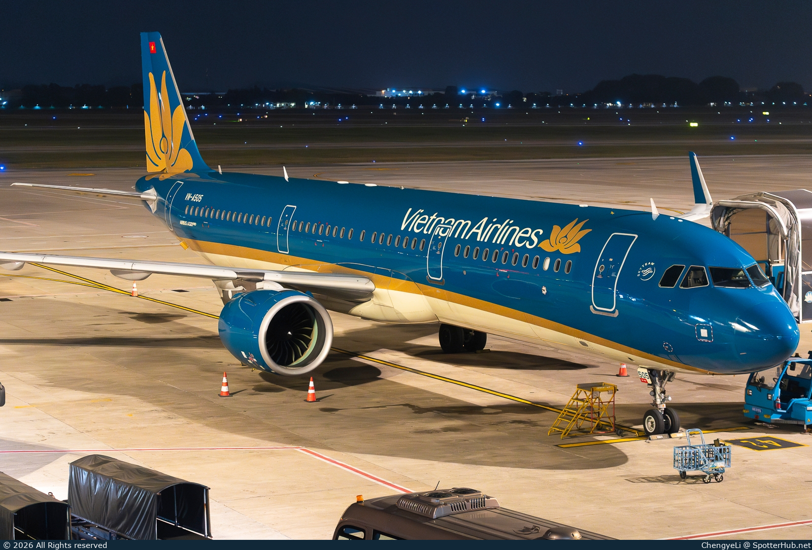 Photo of VN-A505 - Airbus A321-272N operated by Vietnam Airlines