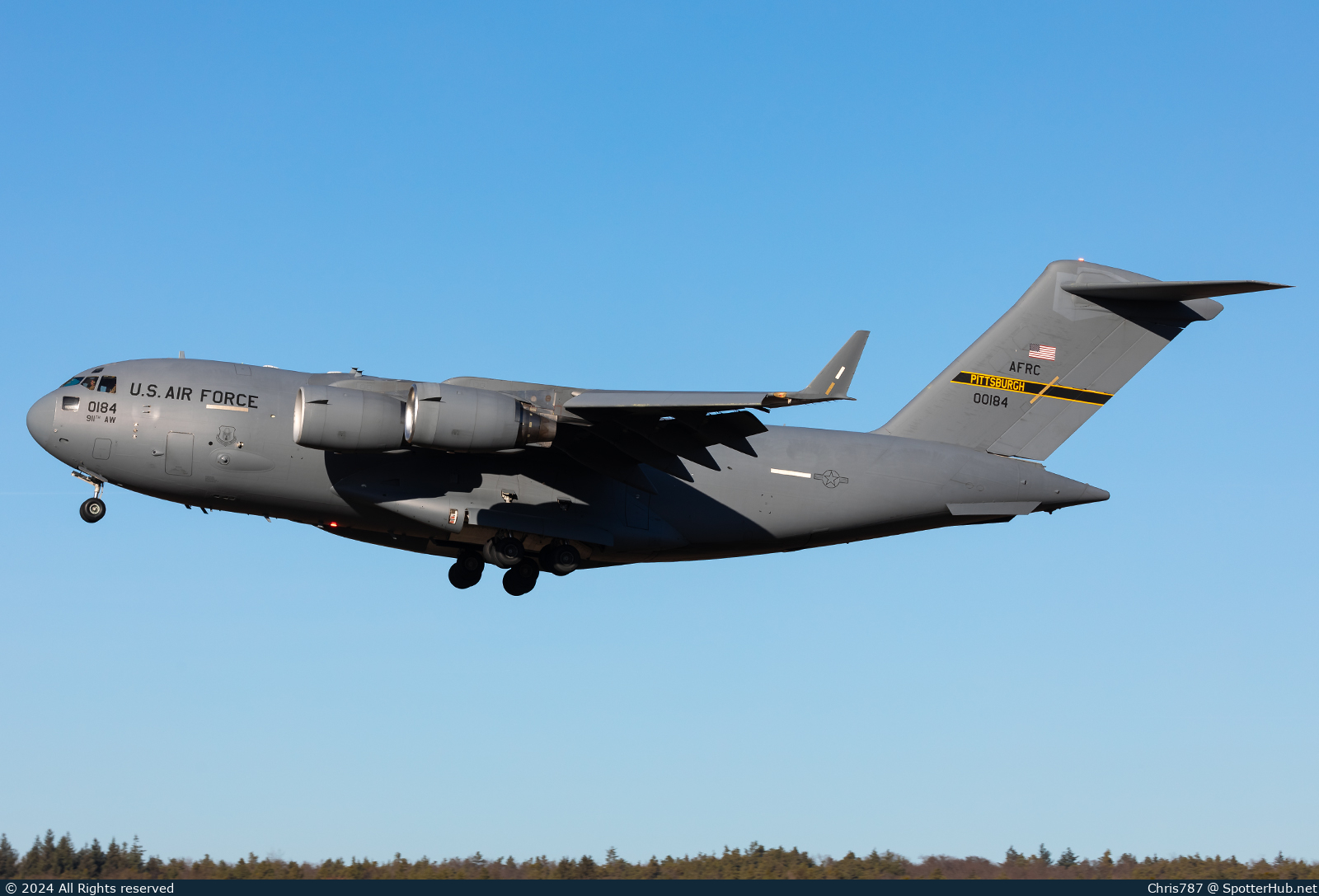 Photo of 00-0184 - Boeing C-17A Globemaster III operated by US Air Force