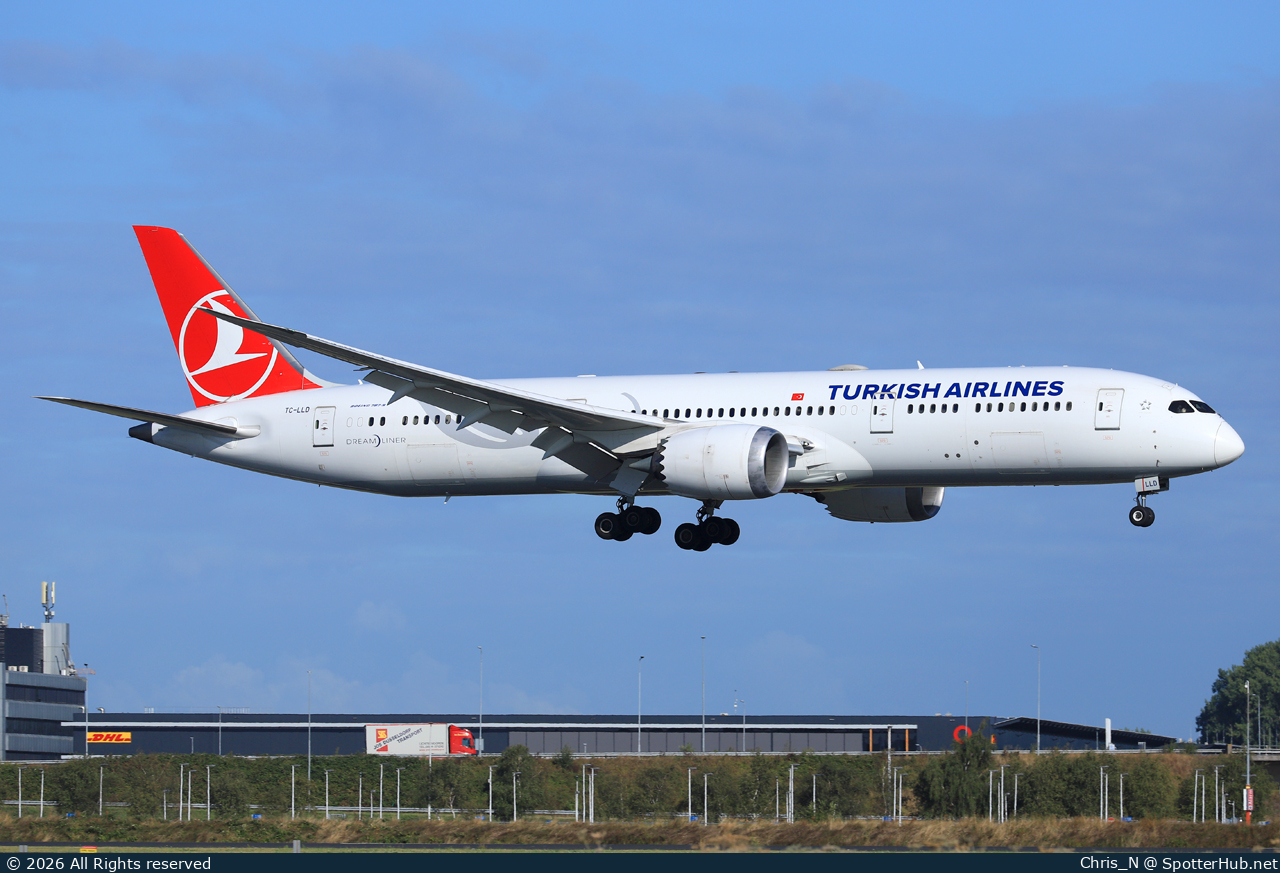 Photo of TC-LLD - Boeing 787-9 Dreamliner operated by Turkish Airlines