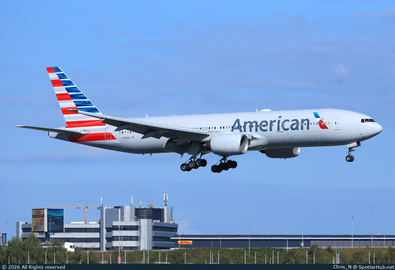 Photo of N785AN - Boeing 777-223(ER) operated by American Airlines