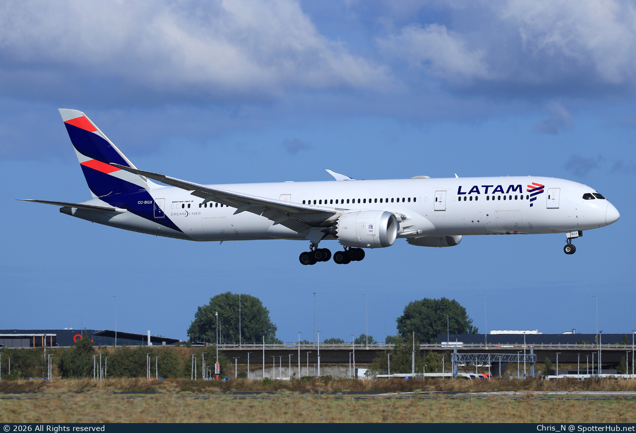 Photo of CC-BGX - Boeing 787-9 Dreamliner operated by LATAM Airlines