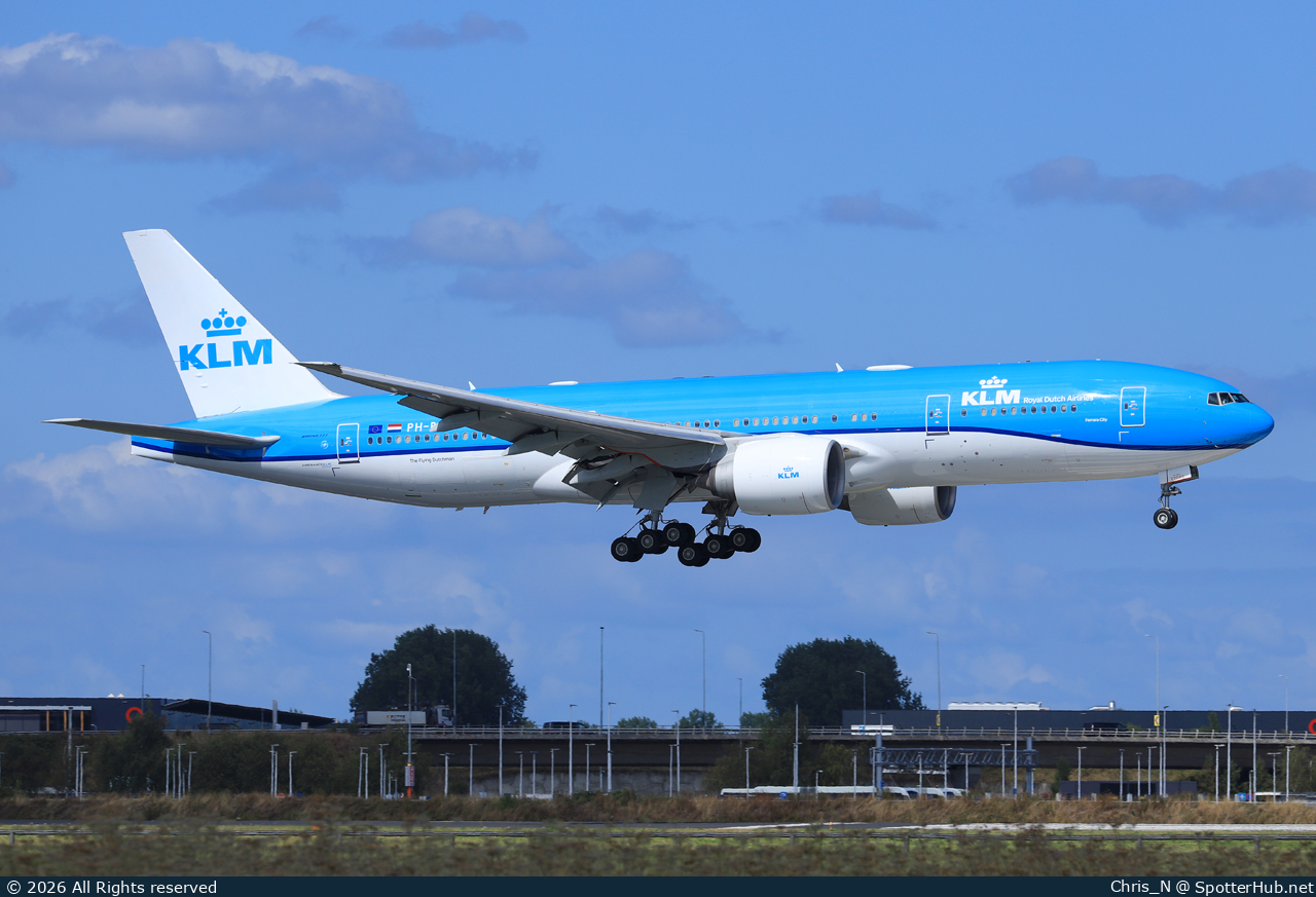 Photo of PH-BQF - Boeing 777-206(ER) operated by KLM Royal Dutch Airlines