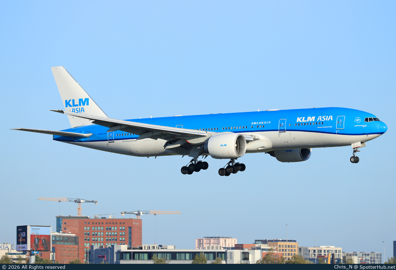Photo of PH-BQN - Boeing 777-206(ER) operated by KLM Asia