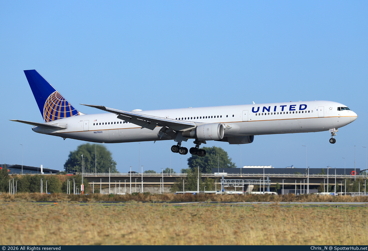 Photo of N67052 - Boeing 767-424(ER) operated by United Airlines