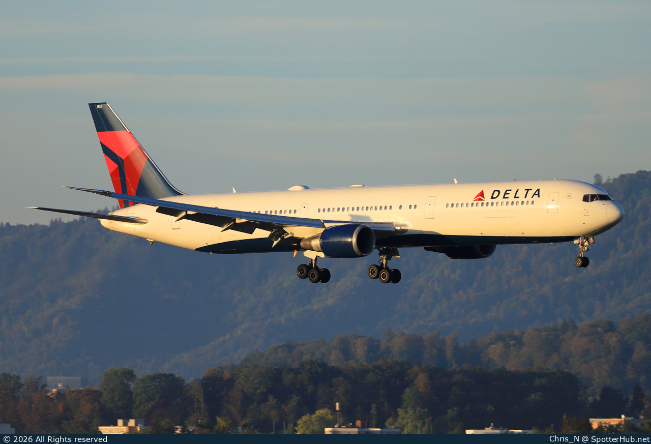 Photo of N827MH - Boeing 767-432(ER) operated by Delta Air Lines